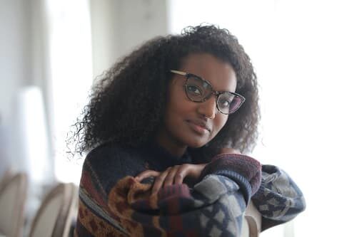 photo-black-girl-with-eyeglasses