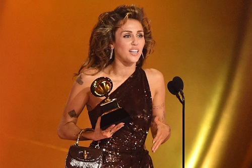 MIley Cyrus Recieving her Grammy awards-Fashion Police Nigeria