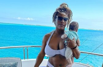 Photo of Serena Williams holding her baby daughter Adira - Fashion Police Nigeria