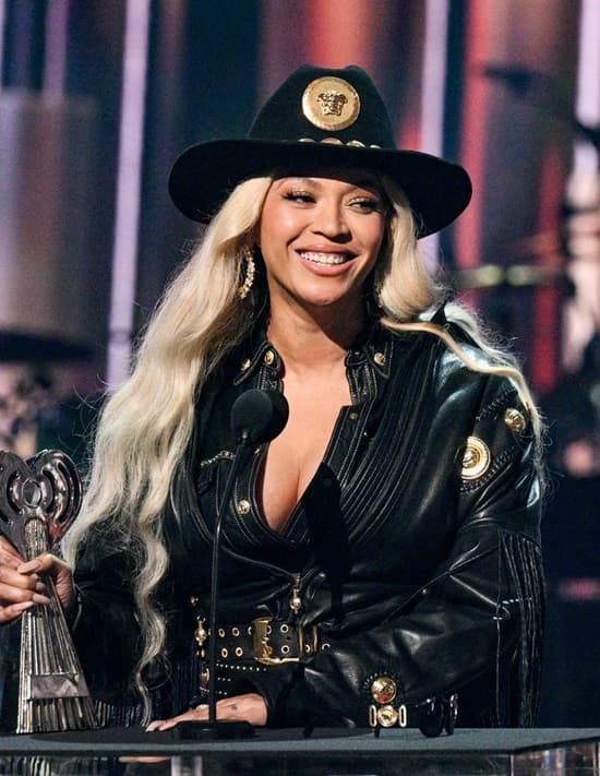 Beyonce iHeart awards 2024 vintage Versace leather cowboy outfit