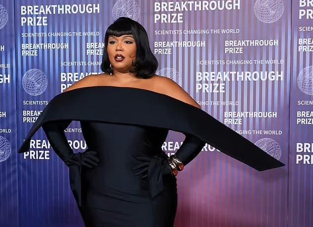 Lizzo's Dress at the Breakthrough Prize Ceremony is Both Glamorous and ...