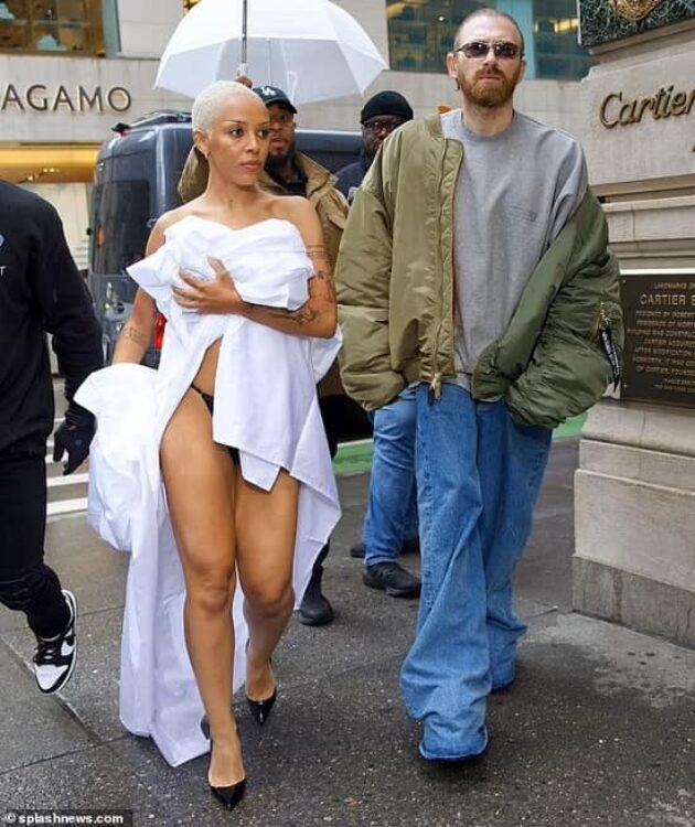 Doja Cat wearing just a bedsheet and high heels for shopping in New York City - Fashion Police Nigeria