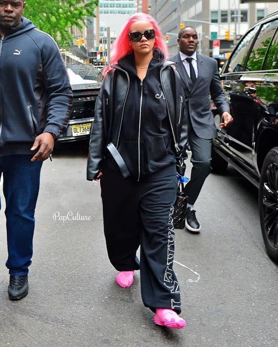 Rihanna debuts pink hair photo - Fashion Police Nigeria