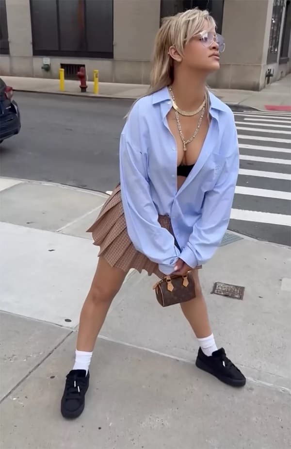 Rihanna flashes thong in a new Instagram video to declare her summer fashion goal - Fashion Police Nigeria