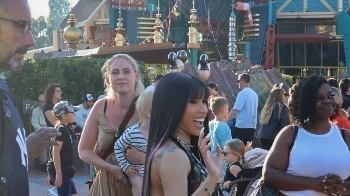 Cardi B big chanel bag photo - Fashion Police Nigeria