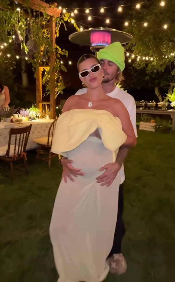 Photo of Justin Bieber craddling pregnant Hailey Bieber's Baby Bump - Fashion Police Nigeria