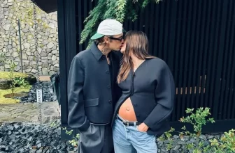 Photo of pregnant Hailey and Justine Bieber kissing - fashion Police Nigeria