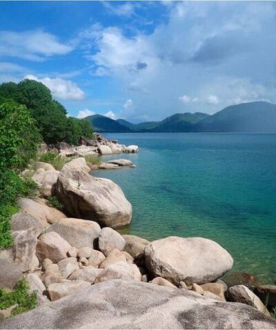 A beautiful rocky beach in Malawi - Best Honeymoon Destinations in Africa: Lake Malawi, Malawi