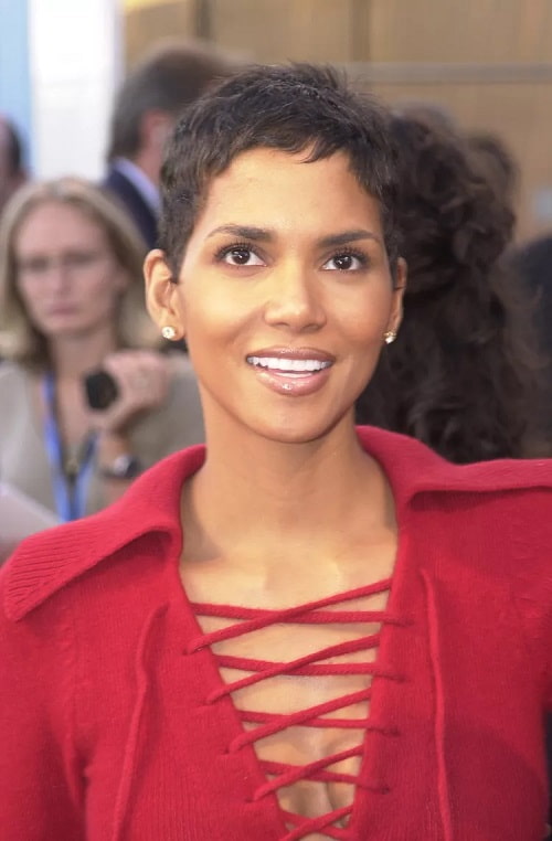 Halle Berry Iconic Short Oscars Pixie - Fashion Police Nigeria