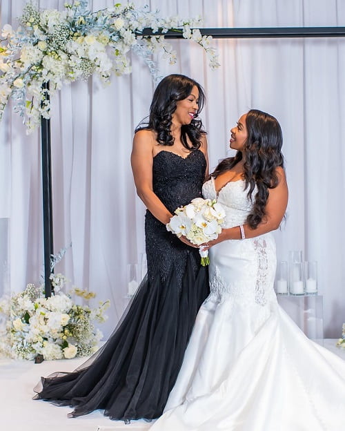 A beautiful photo of bride and her mother smiling - Fashion Police Nigeria