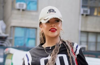 Rihanna’s New Tutorial For Fenty Beauty Foundation is “Giving Glow”