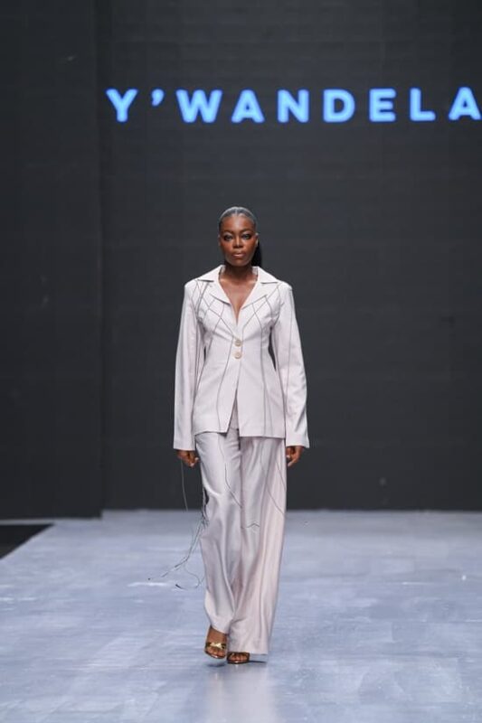 The Y’wandelag runway was a visual celebration, with crisp white two-pieces, red and white outfits adorned with Aso Oke tassels, and gowns featuring fringed red details. 