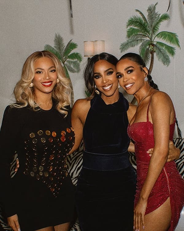 Photo of Beyonce reuniting with former bandmates: Destiny Child - Kelly Rowland and Michelle Williams 