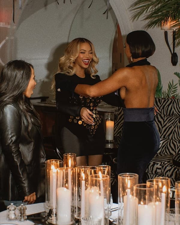 Photo of Beyonce reuniting with former bandmates: Destiny Child - Kelly Rowland and Michelle Williams 