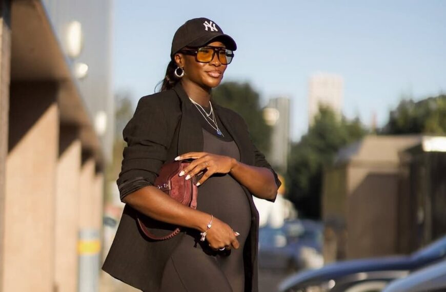photo of a pregnant lady wearing an all black outfit - Fashion Police Nigeria