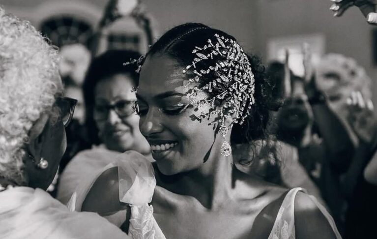 Bride wears intricate-crystal headpiece as wedding veil alternative - Fashion Police Nigeria