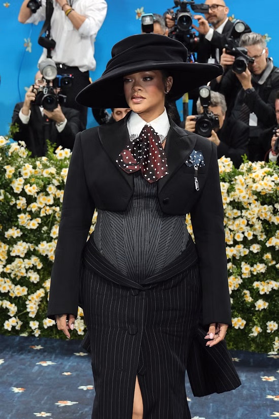 Rihanna Announces Third Pregnancy at the 2025 Met Gala with a Show-Stopping Look