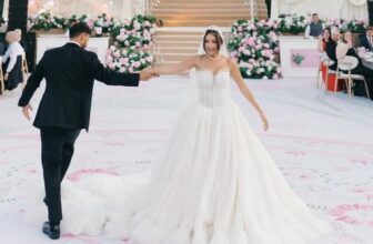 Wedding guests watching the bride and groom dancing on a wedding day - Fashion Police Nigeria