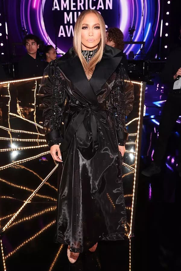 Jennifer Lopez Wore 8 Dresses as the Host of 2025 American Music Awards
