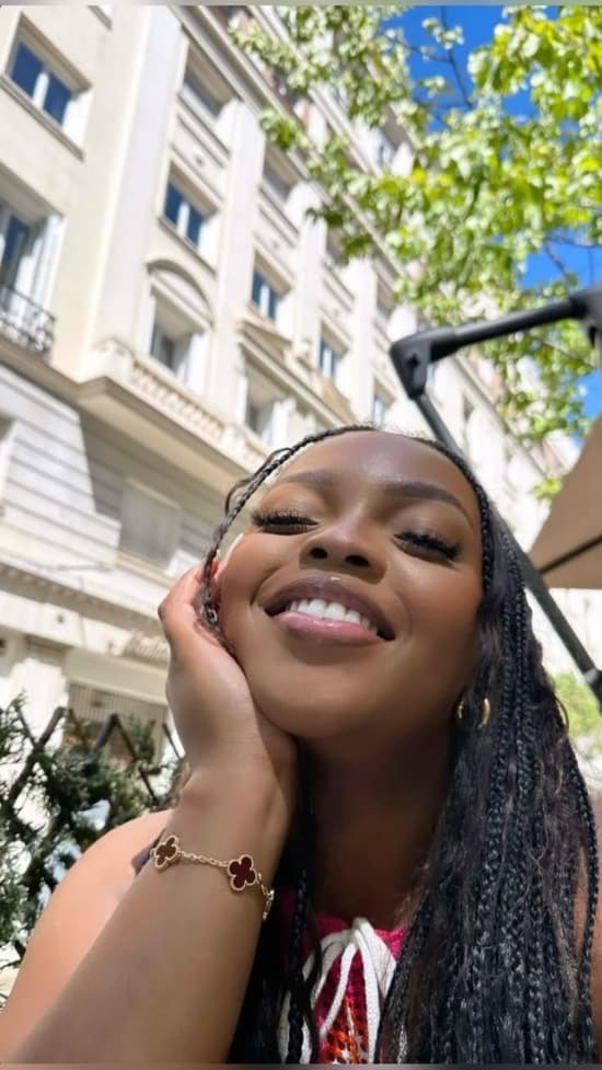photo of a black lady taking selfies - Fashion Police Nigeria
