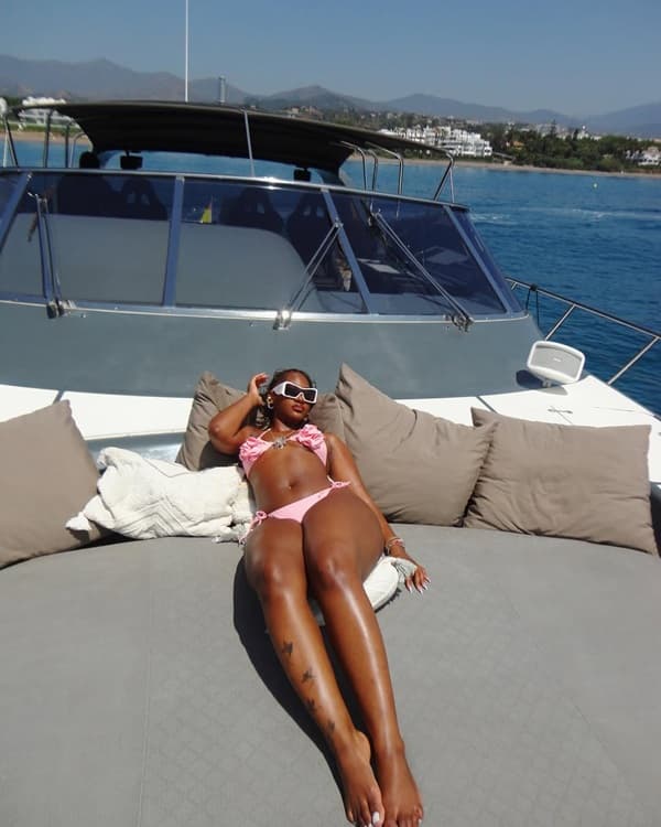 Tems bikini photo during her 30th birthday celebration in Spanish vacation - Fashion Police Nigeria