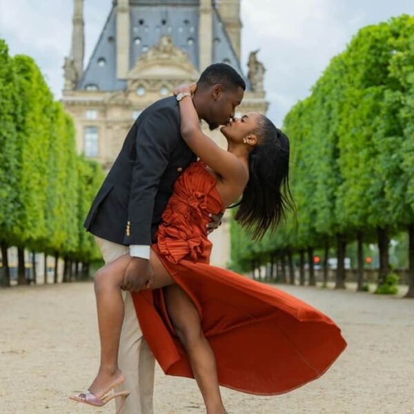Romantic Couple Embracing in Front of Louvre - Fashion Police Nigeria