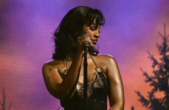 Tems is gradually make a waist chain trend - Fashion Police Nigeria