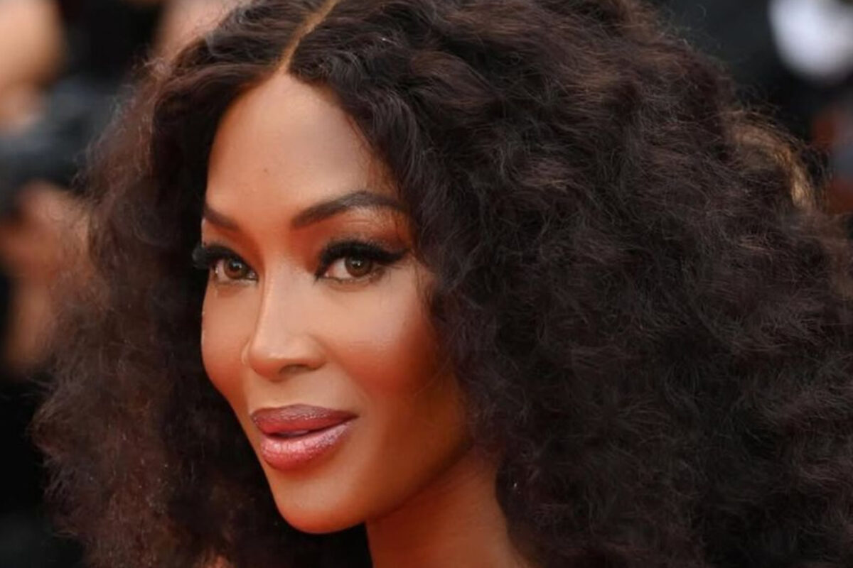 Naomi Campbell Showcases Her Washboard Abs in a Lace Trimmed Bikini Set - Fashion Police Nigeria