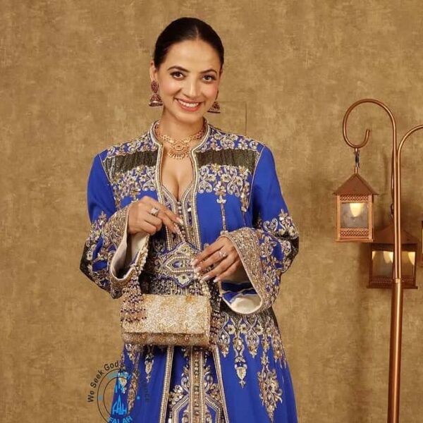 photo of a lady wearing algerian kaftan - Fashion Police Nigeria