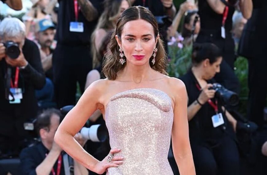 Emily Blunt Commands Attention in Tamara Ralph Couture - Fashion Police Nigeria