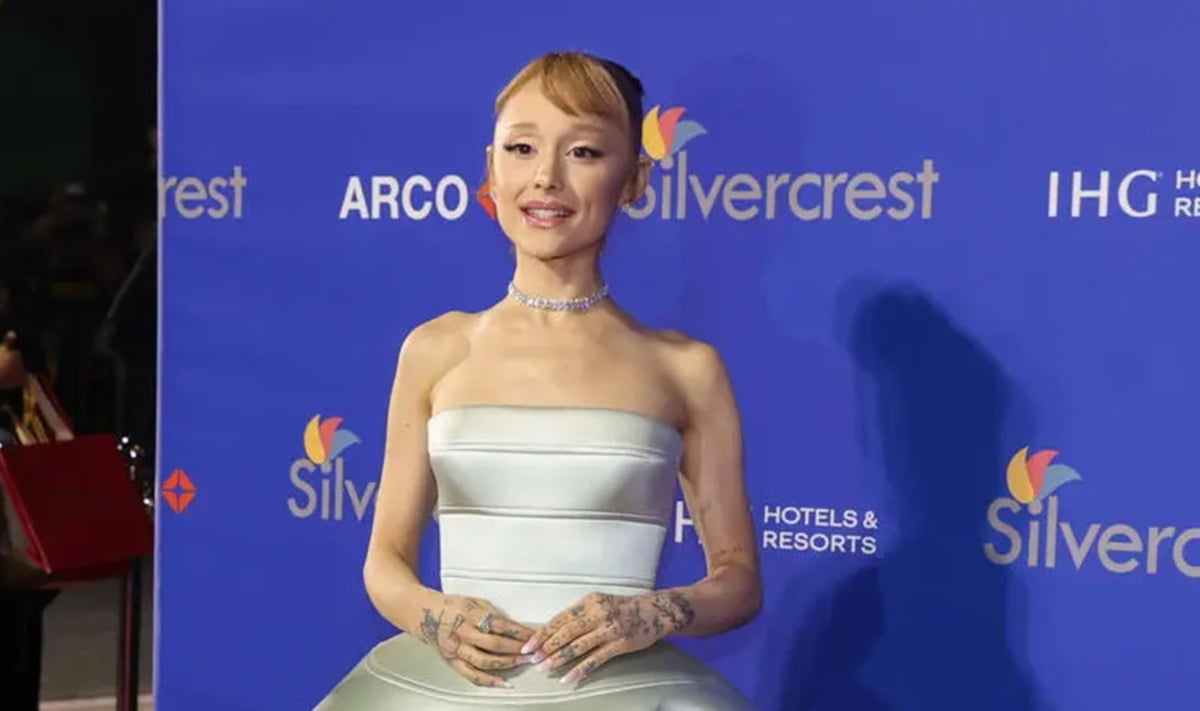 Ariana Grande Oozes Sophistication in a Festive Red&hellip;