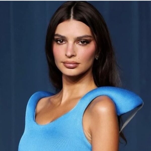 Emily Ratajkowski Poses Braless with Her Christmas Tree&hellip;