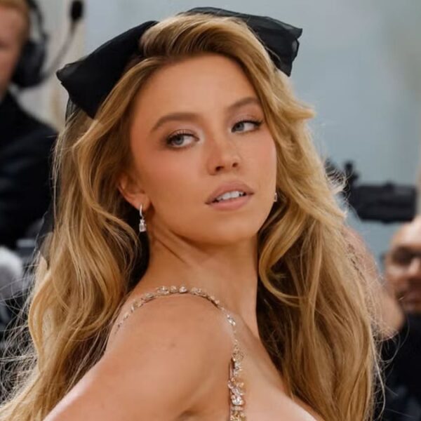 Sydney Sweeney poses nude for W Magazine - Fashion Police Nigeria