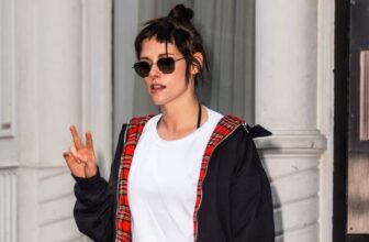 Kristen Stewart naked skirt photo during new year street style in New York City