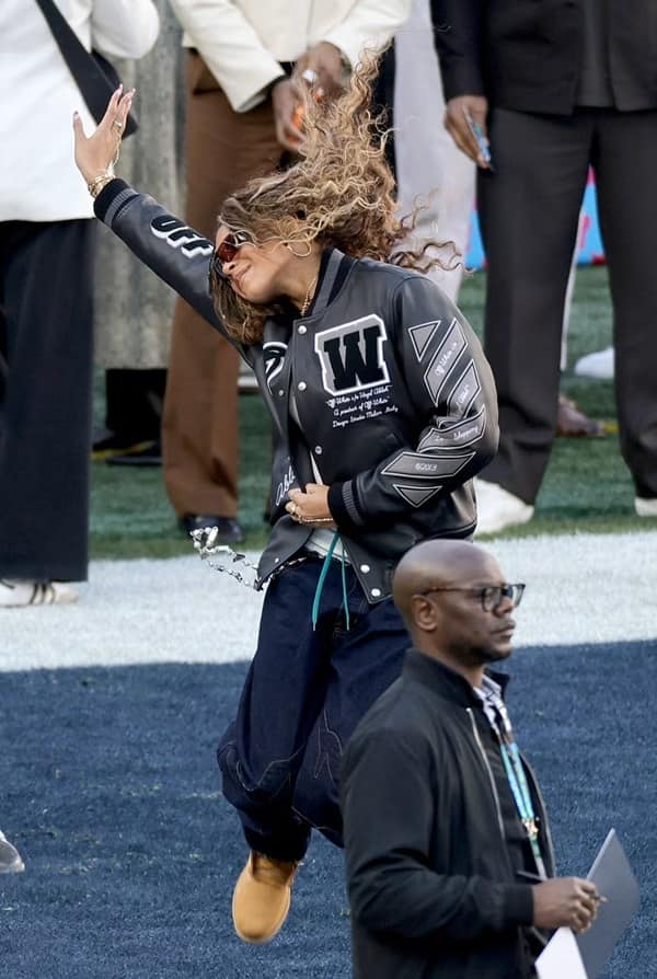 Photo of Blue Ivy and Jay Z at the 2026 Super Bowl - Fashion Police Nigeria