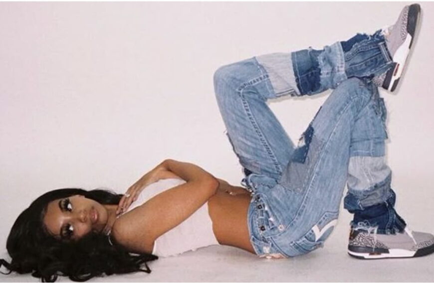 photo of a black lady on sneakers