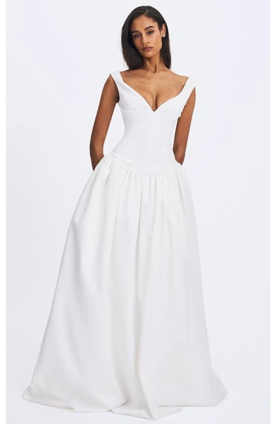 Nigerian Wedding Photographers Behind the Most Striking Wedding Pictures Nordstrom Miss Circle Siena Satin Sweetheart Wedding Gown - Fashion Police Nigeria