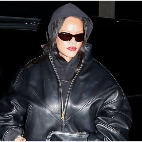 Rihanna Just Gave a Masterclass in an Elevated All Black Look (3)