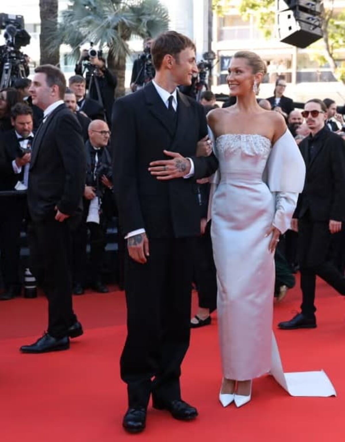 Bella Hadid Cannes 2026: A Stylish Premiere | FPN