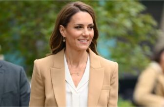 Kate Middleton Just Rewore Her Tan Roland Mouret SuitKate Middleton Just Rewore Her Tan Roland Mouret Suit