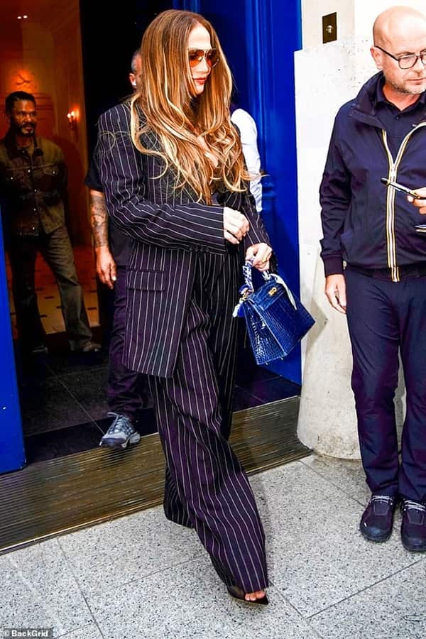 Jennifer Lopez knows that the Pinstripe Suit will always be Chic Jennifer Lopez makes a surprise appearance in a pinstripe suit during David Guetta's concert in Paris - Fashion Police Nigeria