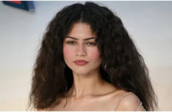 Zendaya Wears Ethereal White Tamara Ralph Gown at Spider-Man London Premiere (6)