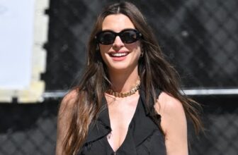 Anne Hathaway Gave Her Baby Bump a Street Style Appeal in a Ruffled Sleeveless Top - Fashion Police Nigeria