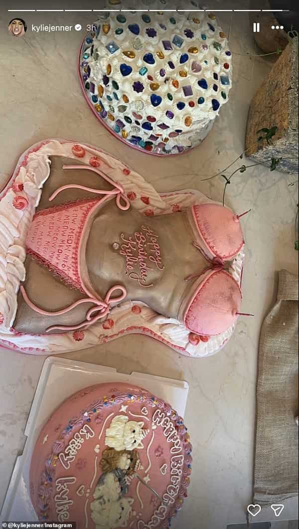 Kylie Jenner Threw a Glamorous Kitty-Themed Party for Her 29th Birthday Kylie Jenner Threw a Glamorous Kitty-Themed Party for Her 29th Birthday