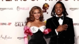 Beyonce Wears A Floor Sweeping Gown With Jay Z For The 2022 Wearable Art Gala