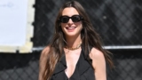 Anne Hathaway Gave Her Baby Bump a Street Style Appeal in a Ruffled Sleeveless Top