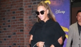 Beyonce Shows Us How To Wear The Mini Skirt Professionally