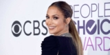 Jennifer Lopez Sparkles In A Sleek Dress At The 2017 People’s Choice Awards