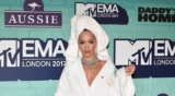 Rita Ora Actually Wore A Bathrobe And Towel To MTV Awards